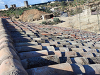 Cubierta de teja curva en Parque temático de Toledo.<br>Cubierta de teja. Panel sándwich y teja